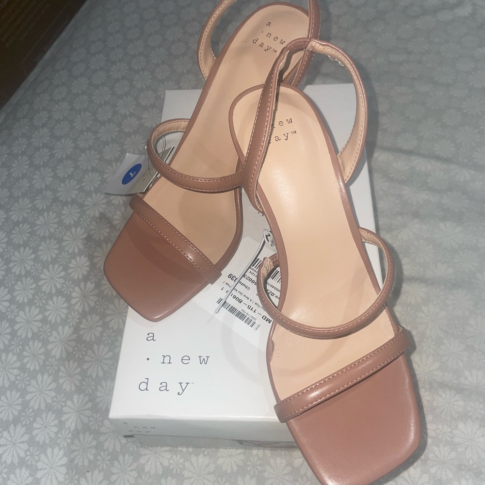 A New Day Nala Heels Pink size 7